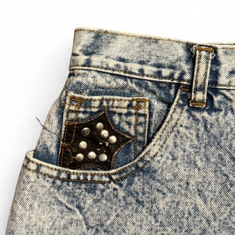 Vintage American Dakota Blue denim skirt with studded details - Picture 4 of 7